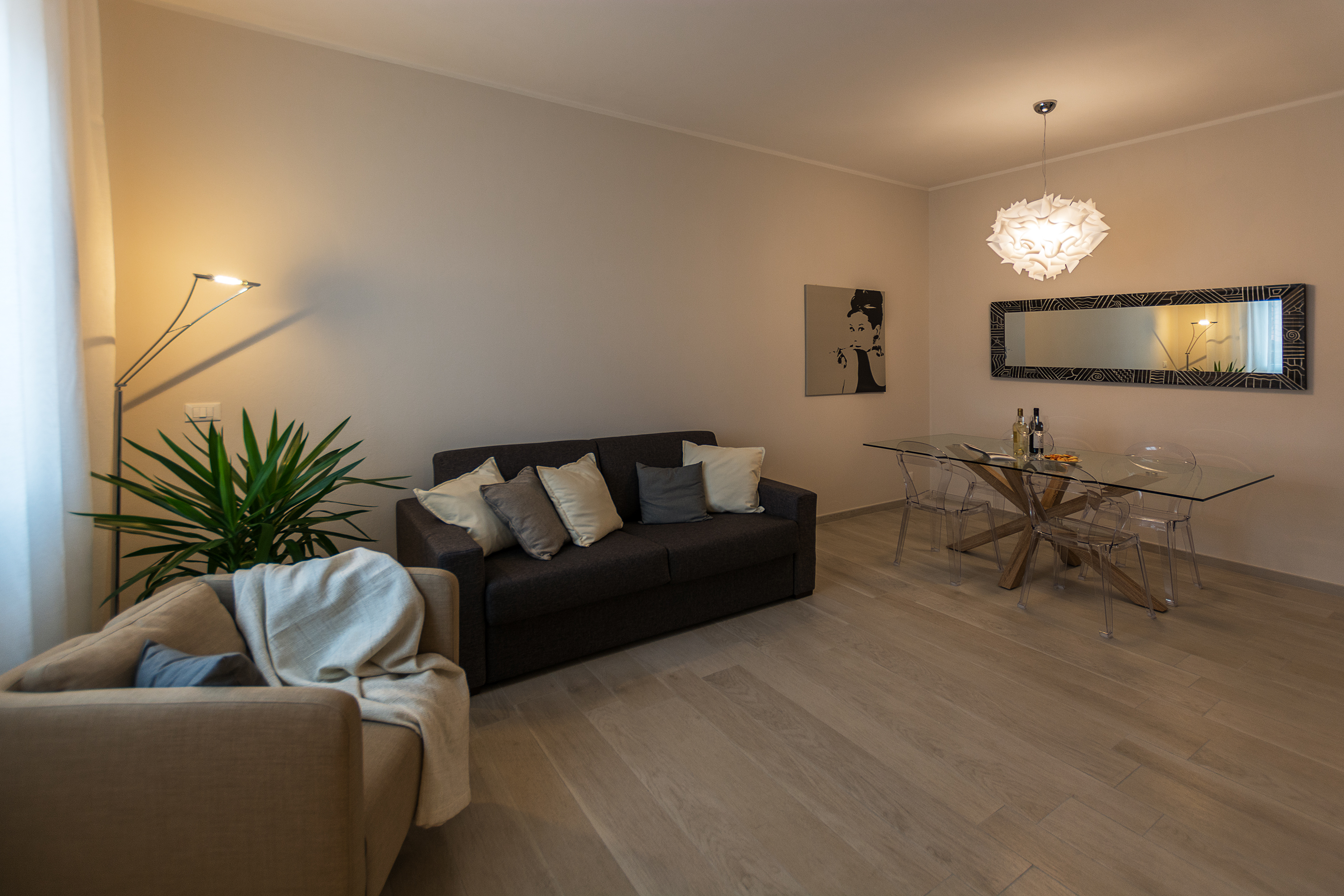 The sunny living room, overview 02- The living room