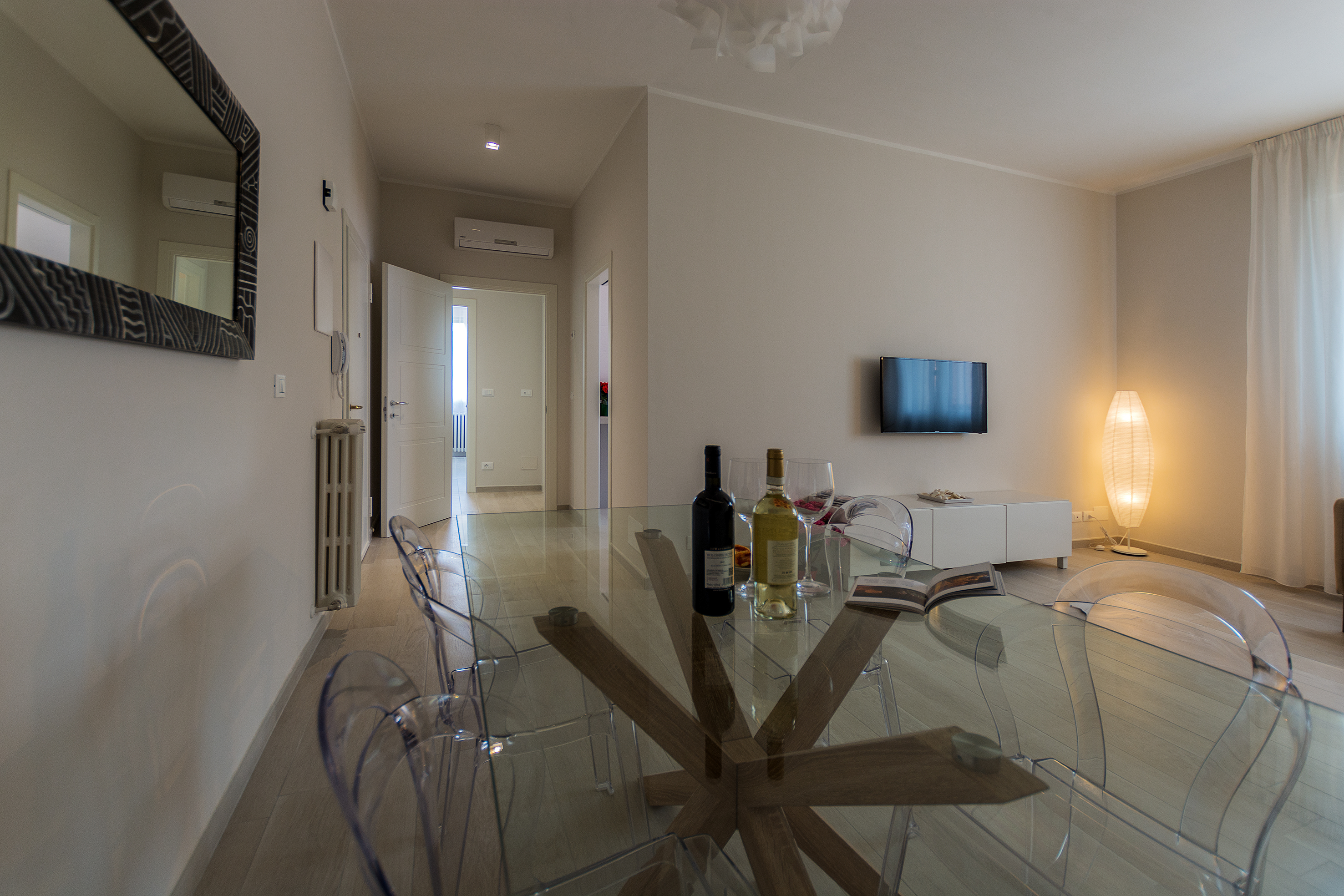 The sunny living room, overview 07- The living room