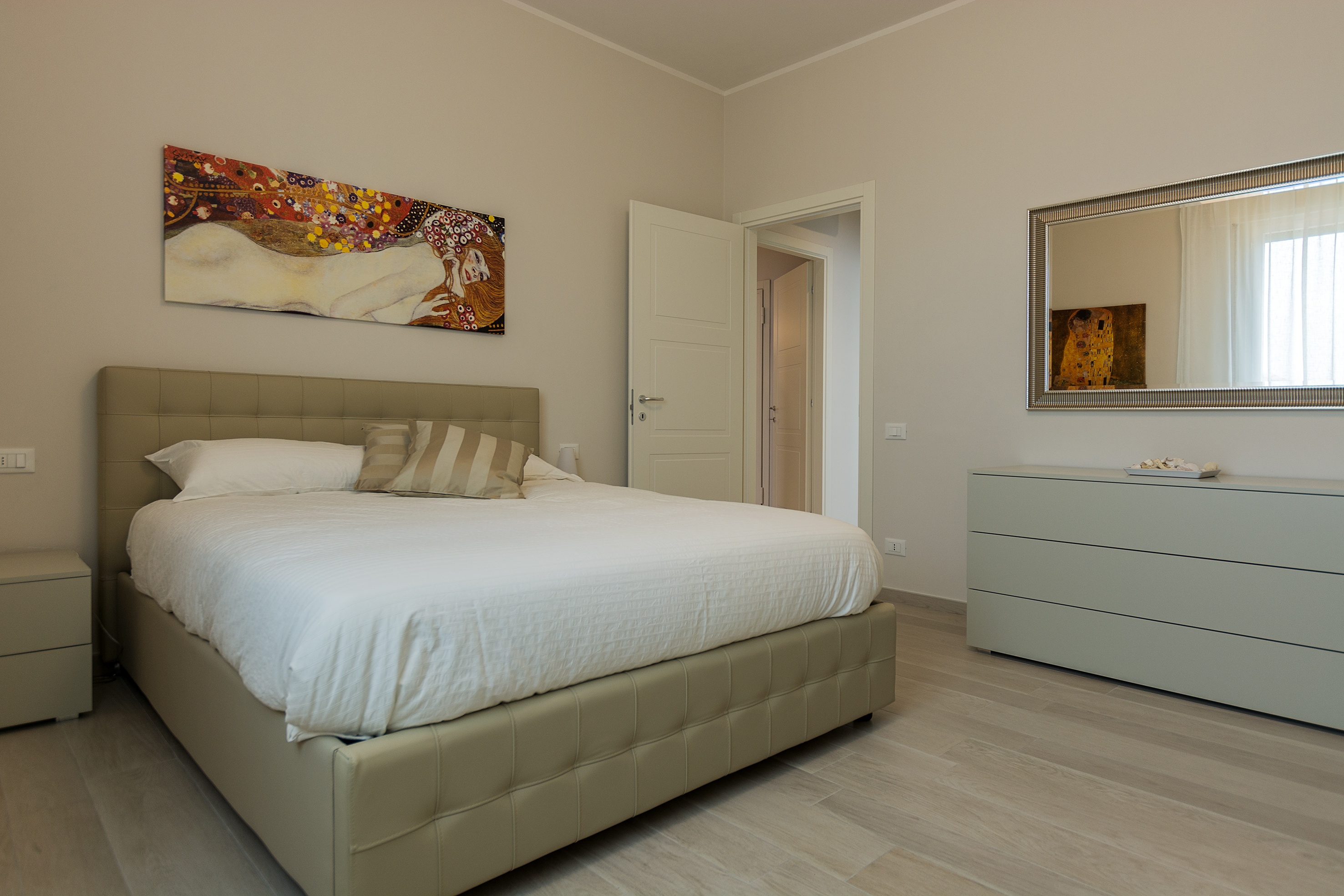 The large master bedroom with king size bed, overview 22- The master bedroom