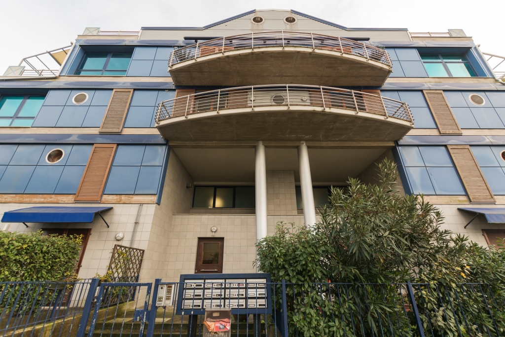 23- Building Exterior View