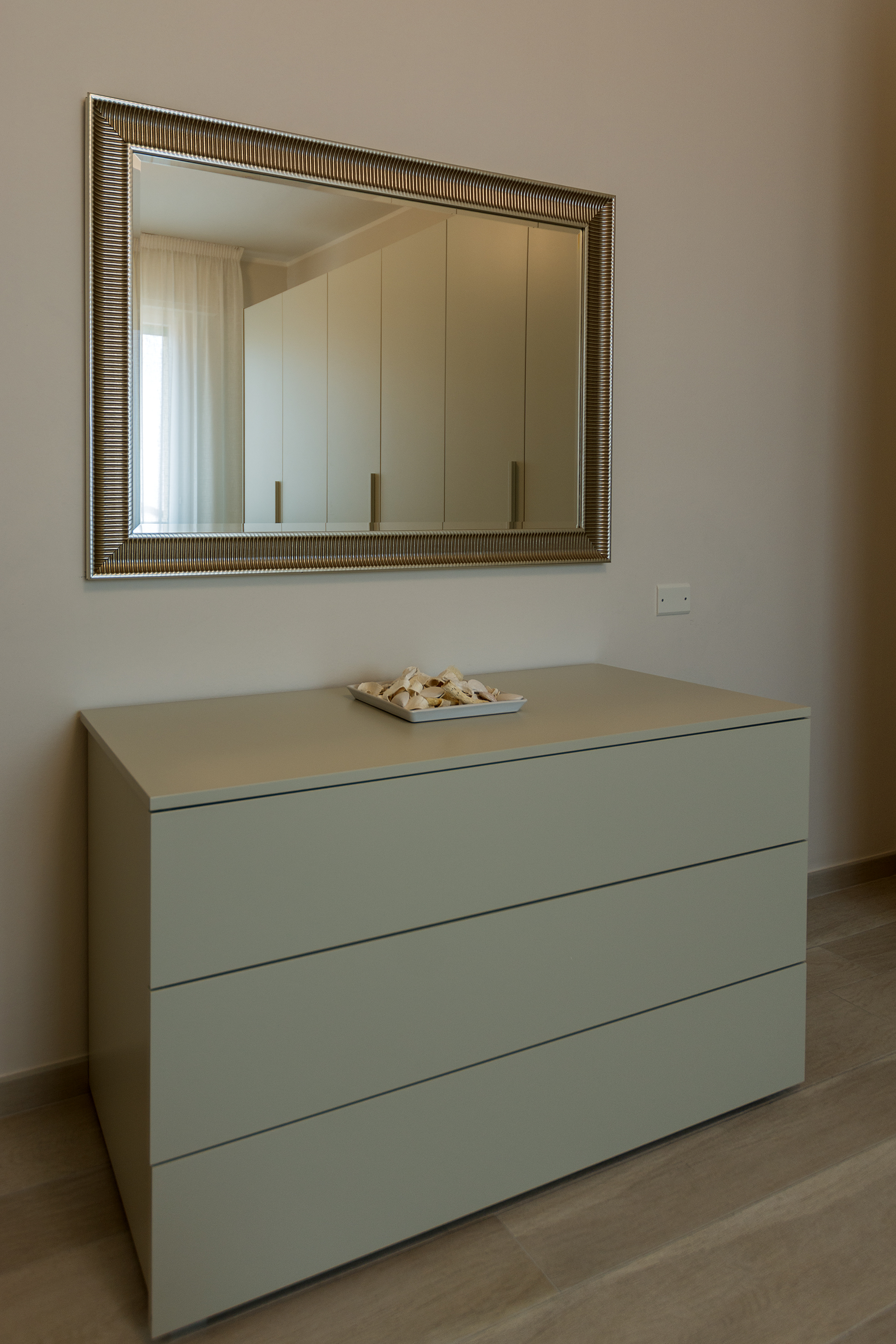 The large master bedroom with king size bed, overview 25- The master bedroom