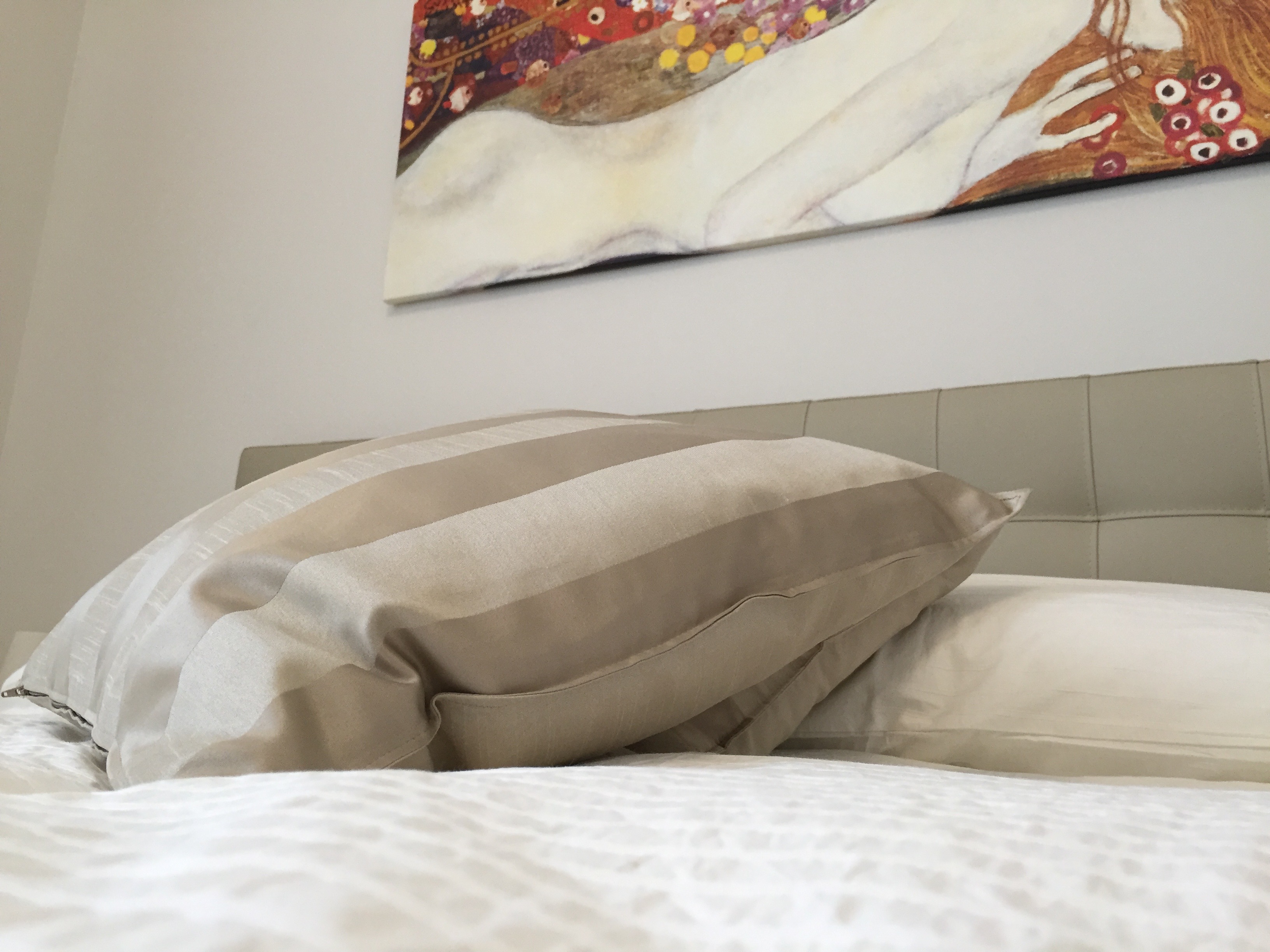 The large master bedroom with king size bed, overview 26- The master bedroom