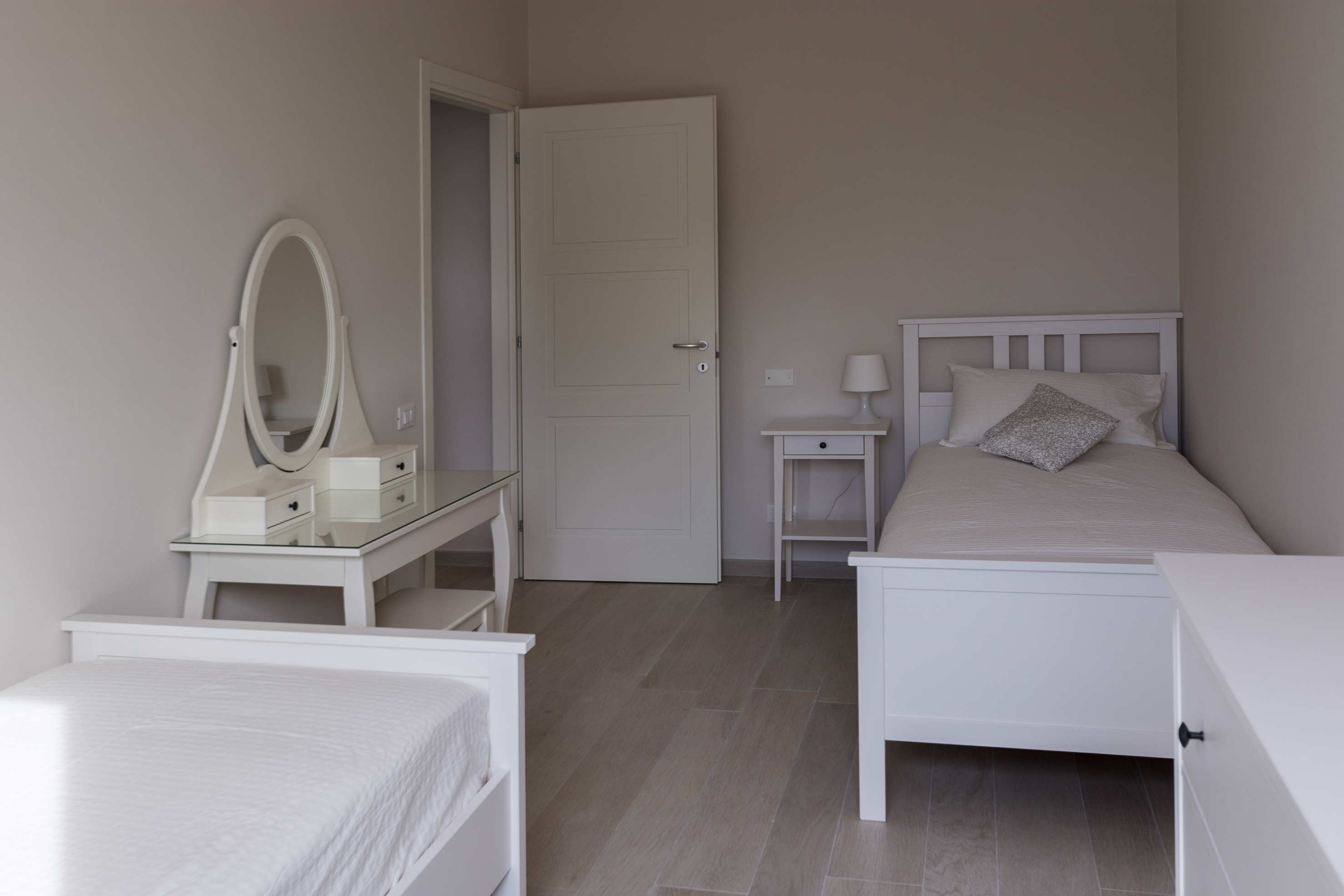 The double bedroom with breathtaking views of the Basilic of San Vitale, overview 29- The double bedroom