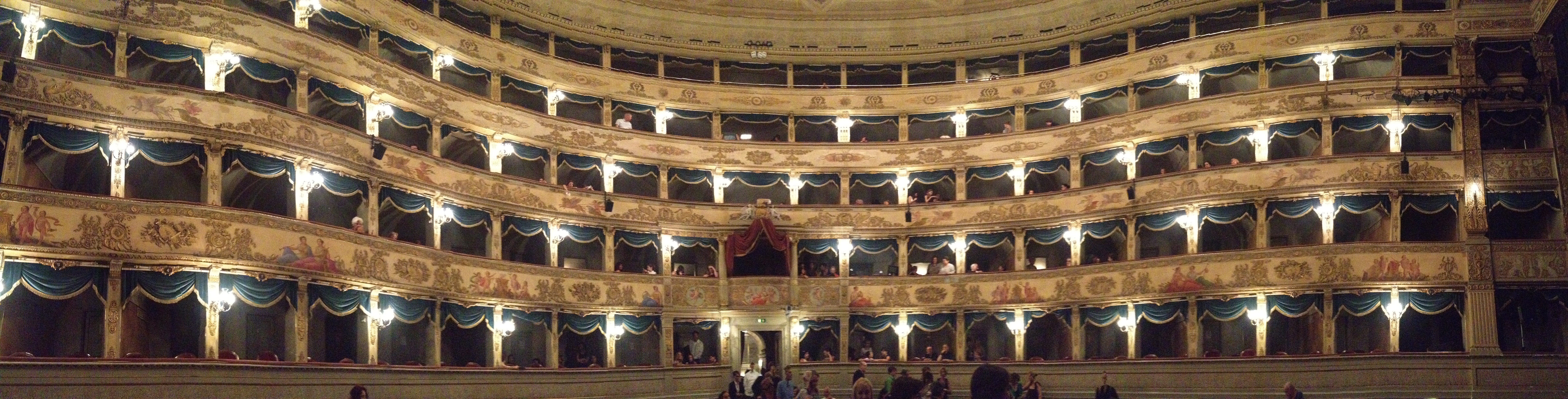 Ravenna Home Holidays - Teatro Dante Alighieri