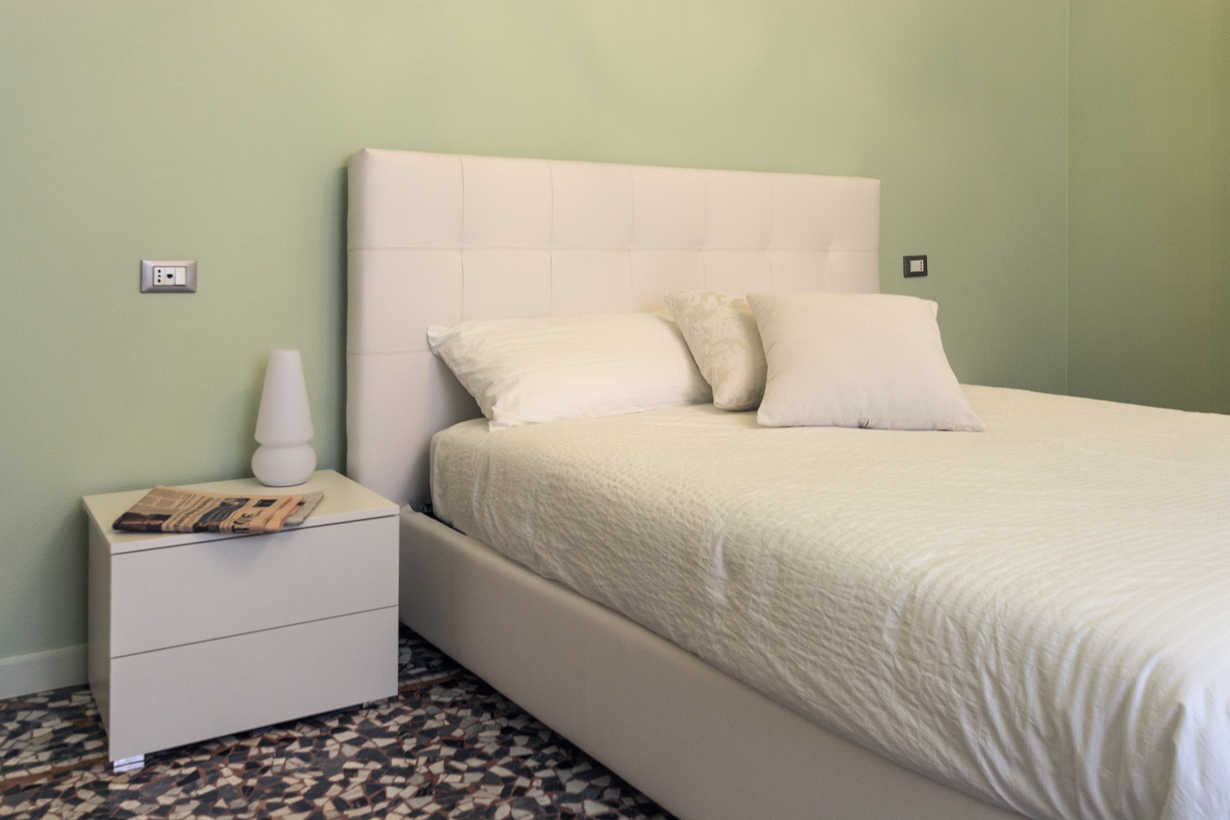 The large bedroom, details