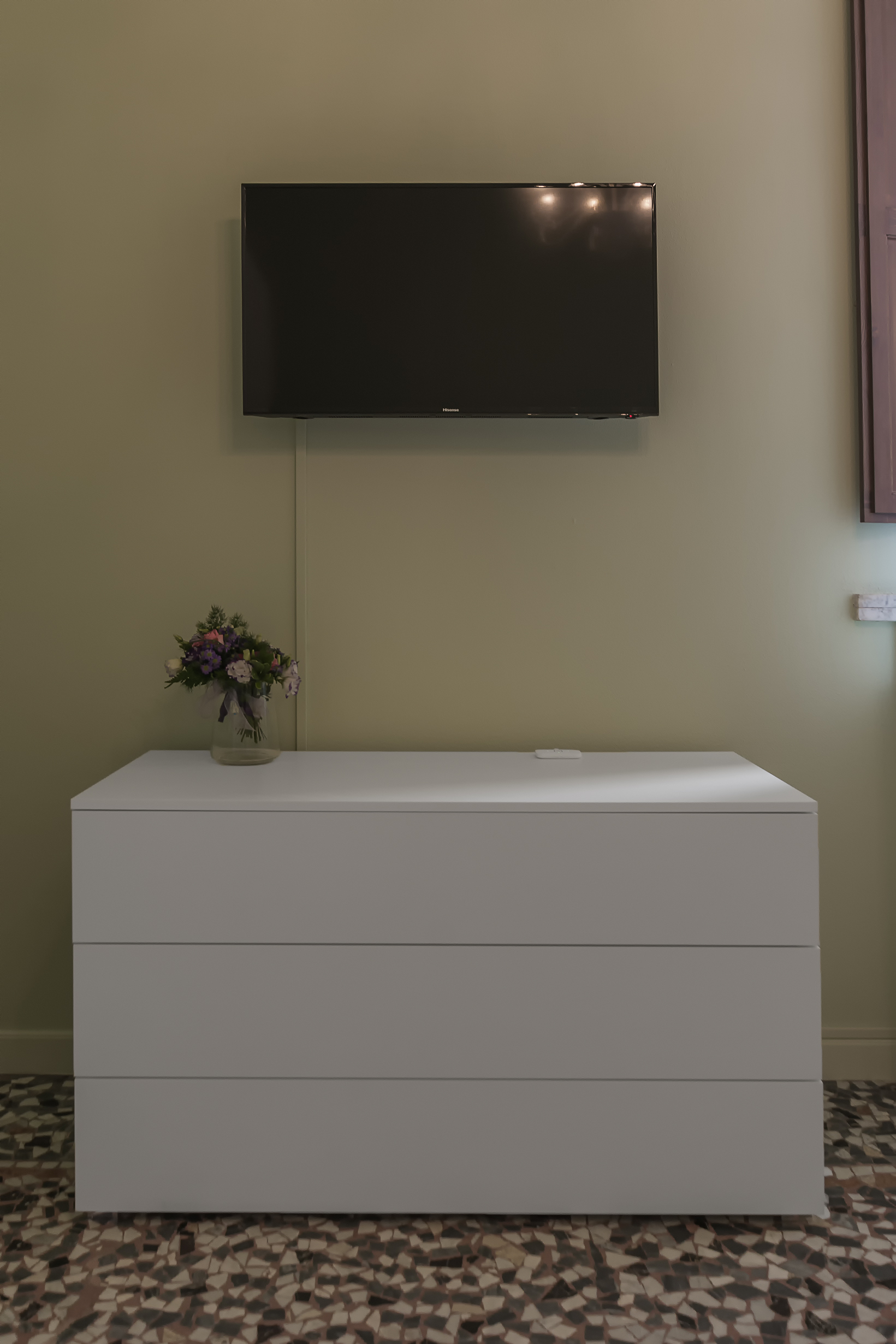 The large bedroom, details