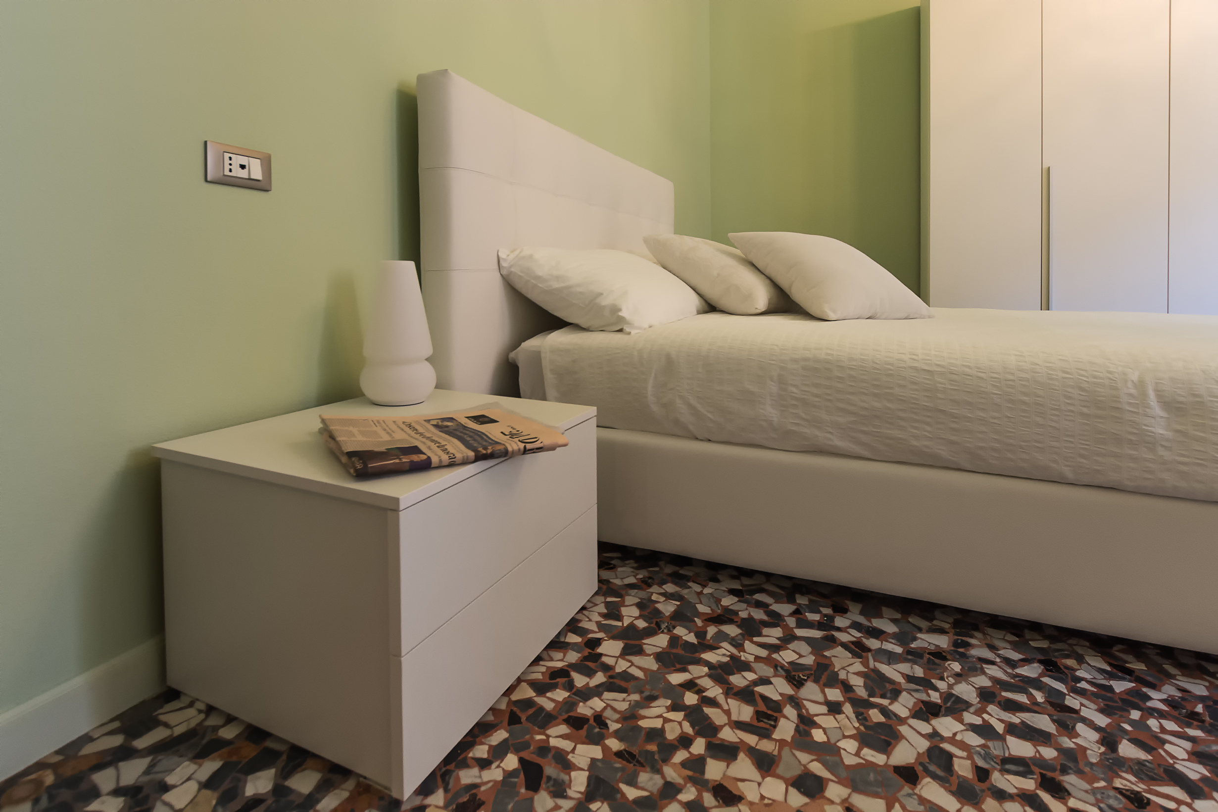 The large bedroom, details