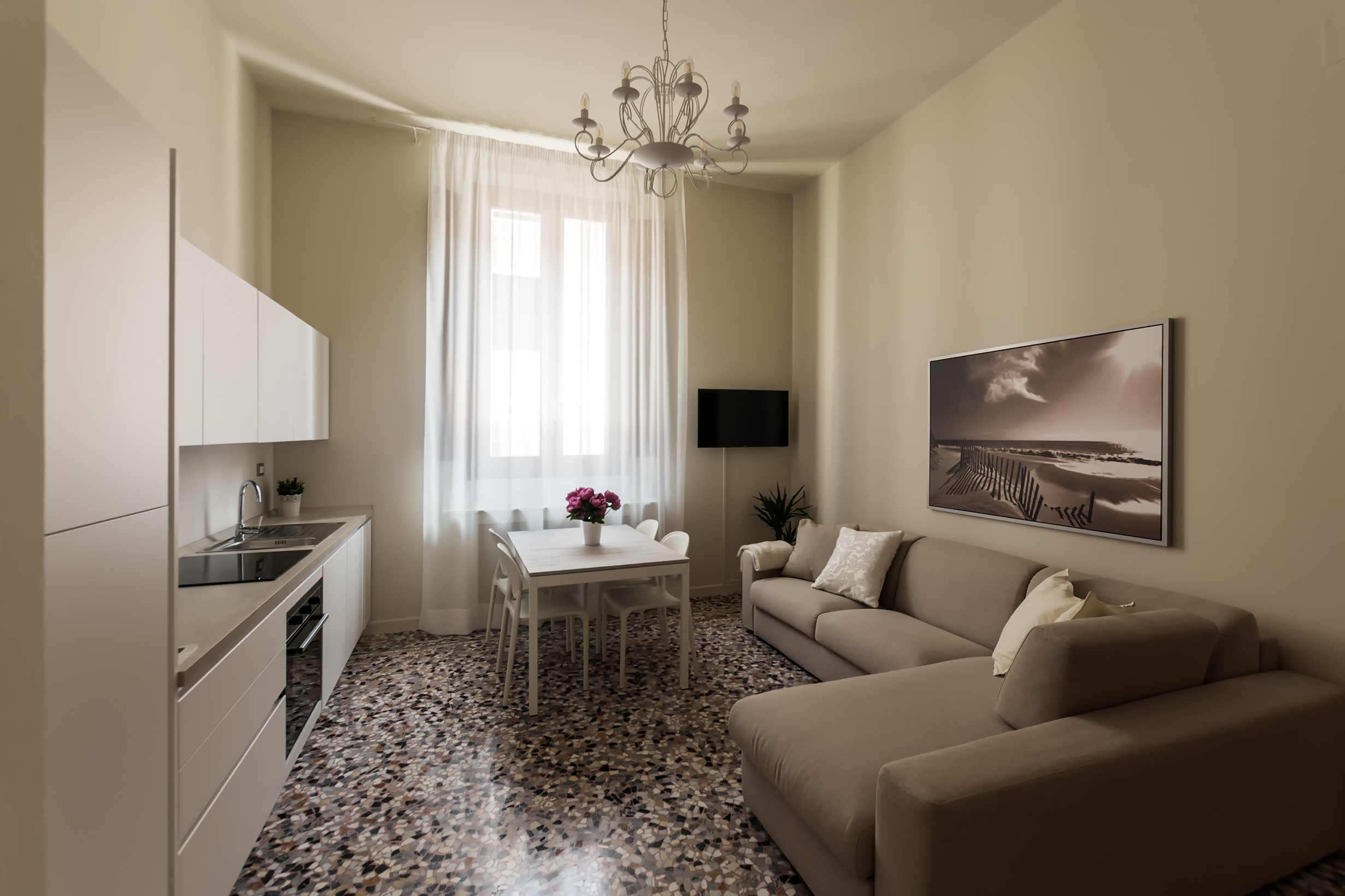 The sunny living room, overview